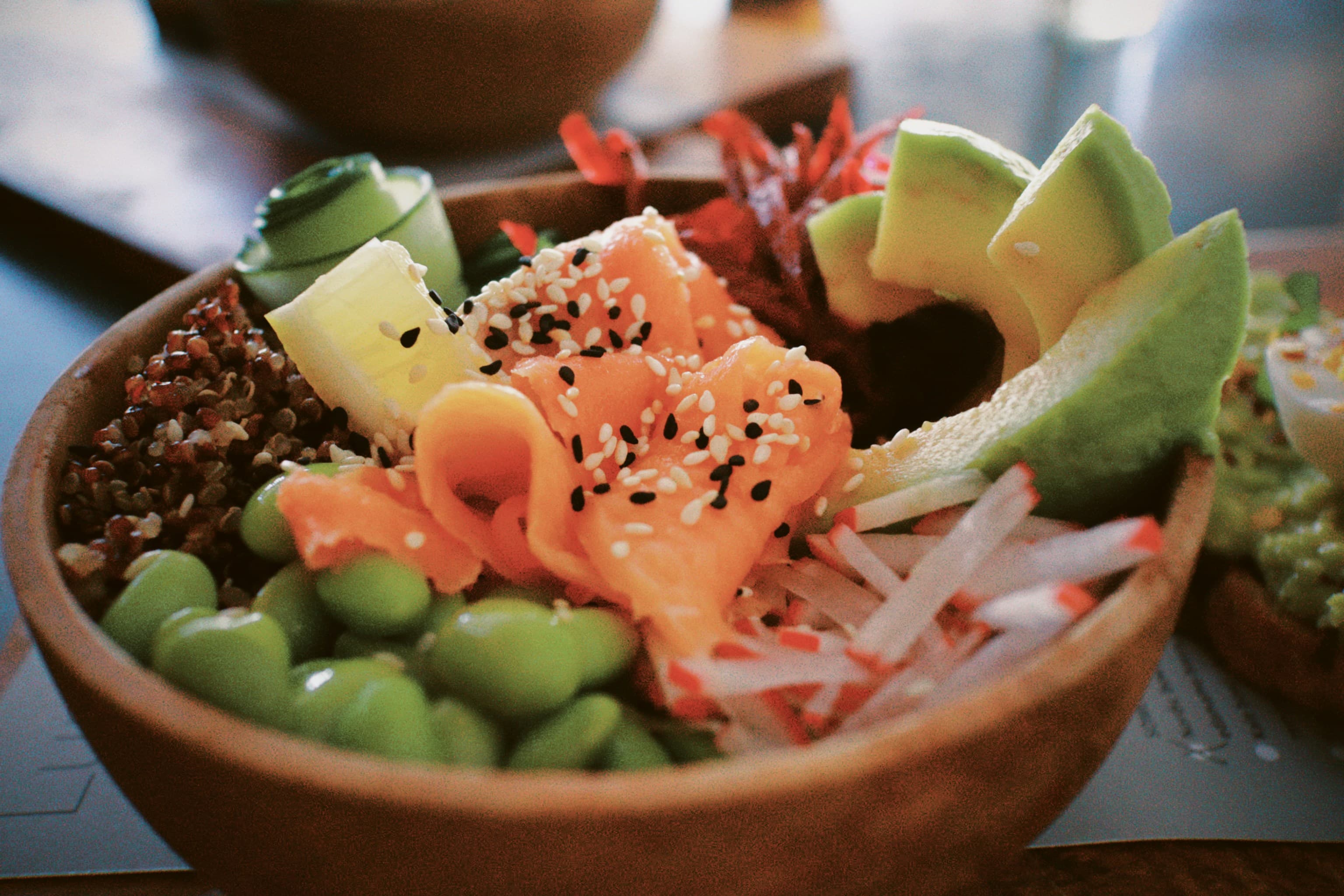 Poke bowl saumon avocat